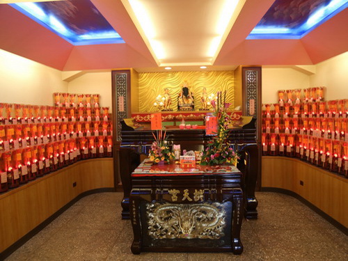 文昌殿（右護室前殿）